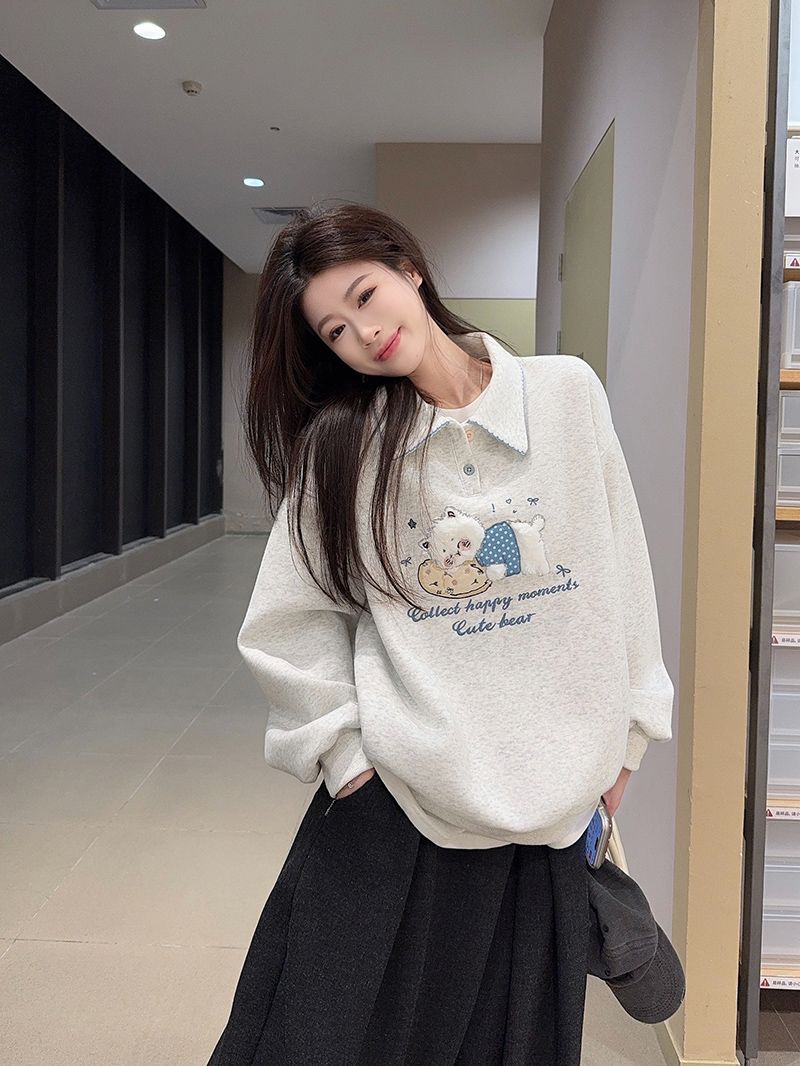 The Whisker Charm Polo Collar Sweatshirt