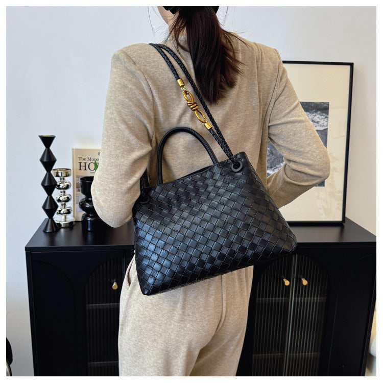 Retro Woven Shoulder Bag