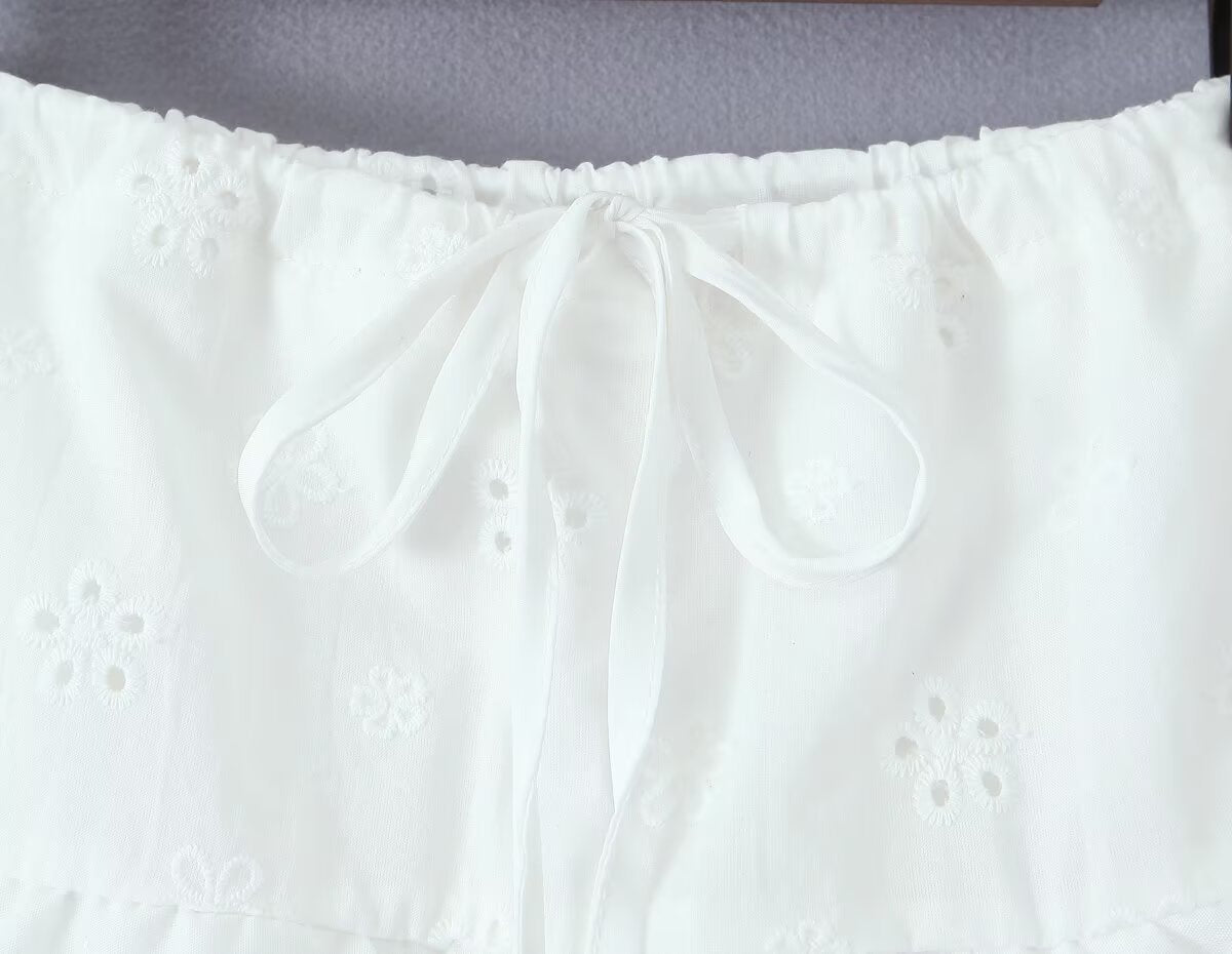 Retro Style Lace Skirt Outfit