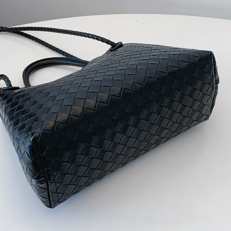 Retro Woven Shoulder Bag