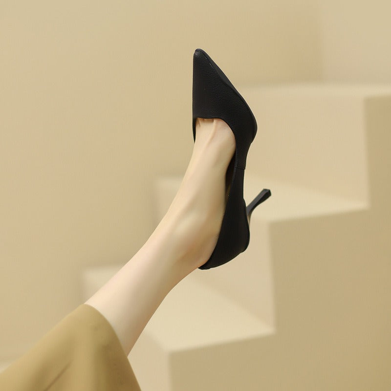 The Noir Prestige Pumps