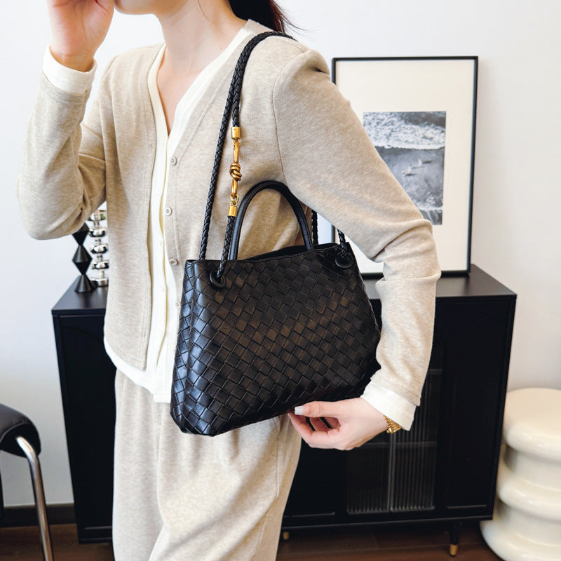Retro Woven Shoulder Bag
